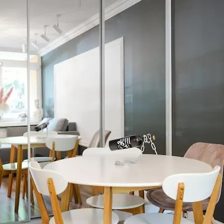 Golden Solidarnosci 64 Apartment