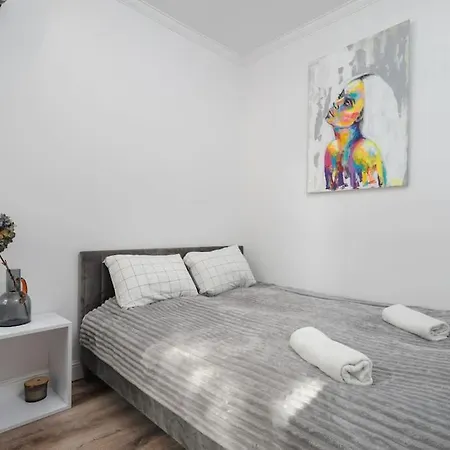 Golden Solidarnosci 64 Apartment